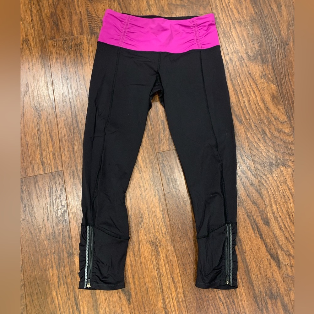 Lululemon running cropped leggings black magenta crops size 8